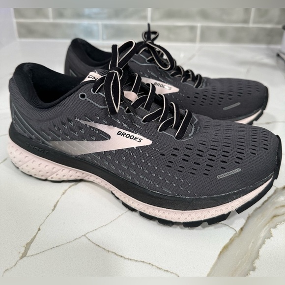 Brooks Ghost 13 Running Shoes Women’s size 6.5B Color Black/Pearl/HushedViolet. - Picture 1 of 11